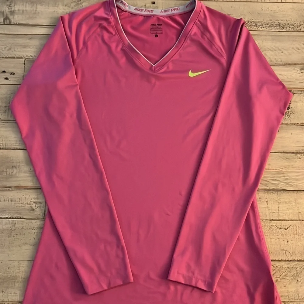 Nike Pro‎ Athletic Wear Shirt